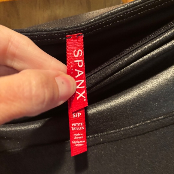 Spanx Faux Leather Leggings in Black Small Petite - Picture 4 of 8